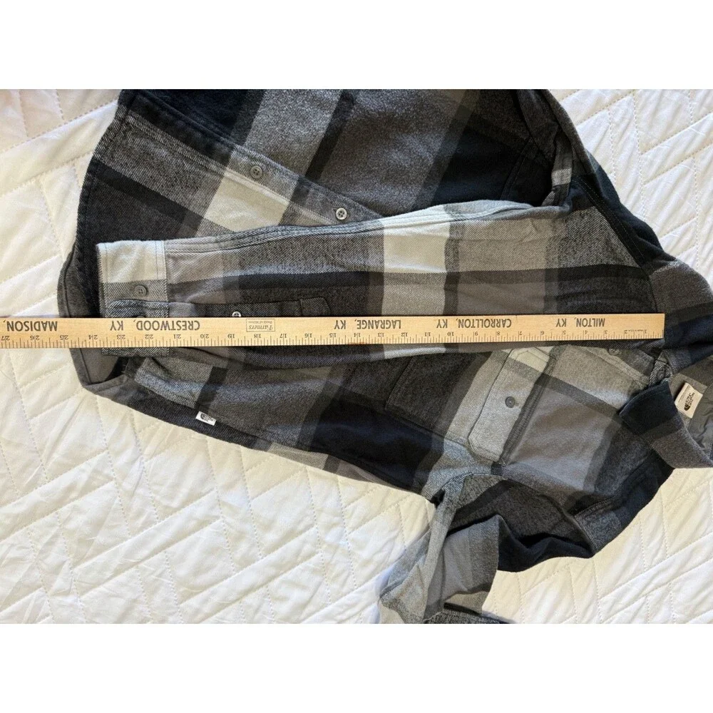 The North Face Flannel Shirt Men's Size Small Heavy Black/Gray Plaid Never Worn